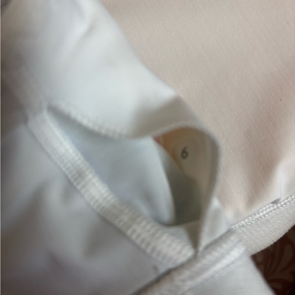 Lululemon Water Bound Bra in Ombre Wave White Navy, size 6 - Picture 6 of 9